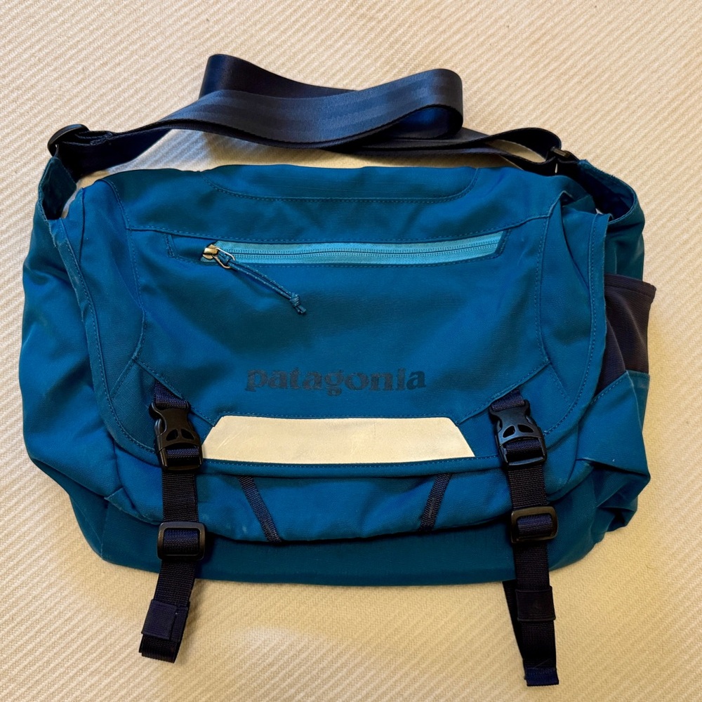 Patagonia MiniMass messenger laptop bag (teal)